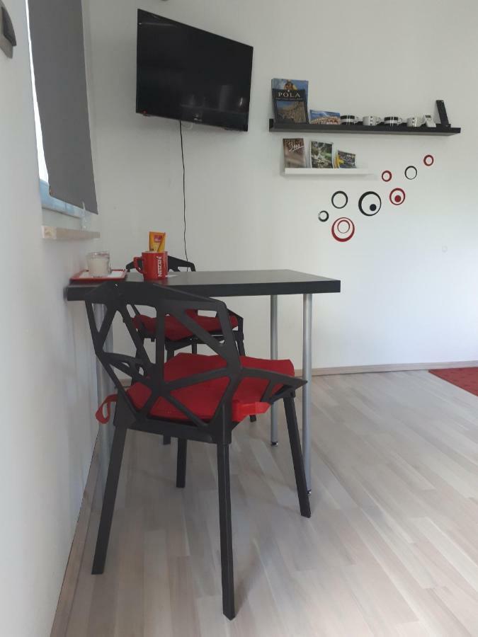 Studio Apartman Splash Пиешчана Увала Екстериор снимка